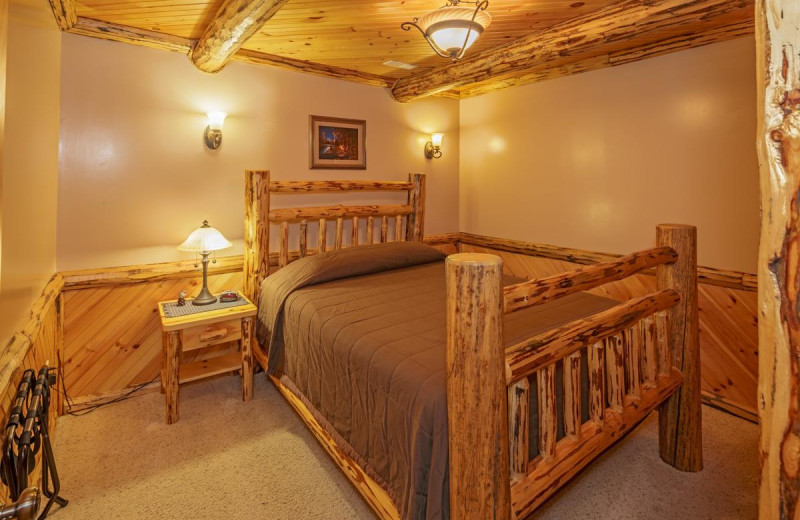Guest room at Sojourner's Lodge & Log Cabin Suites.