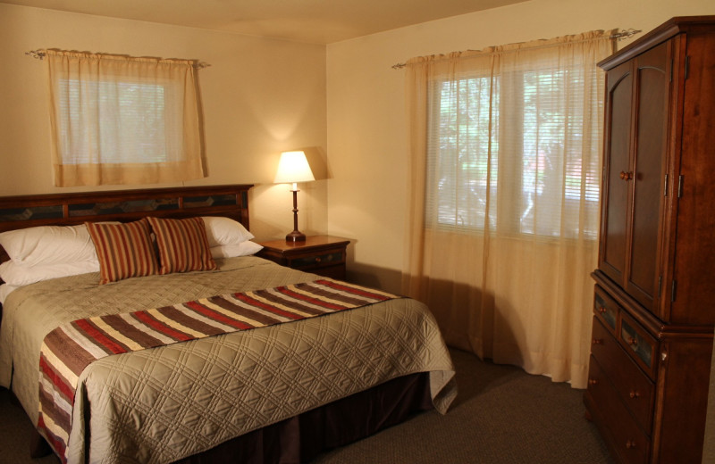 Cabin bedroom at Mount Shasta Resort.