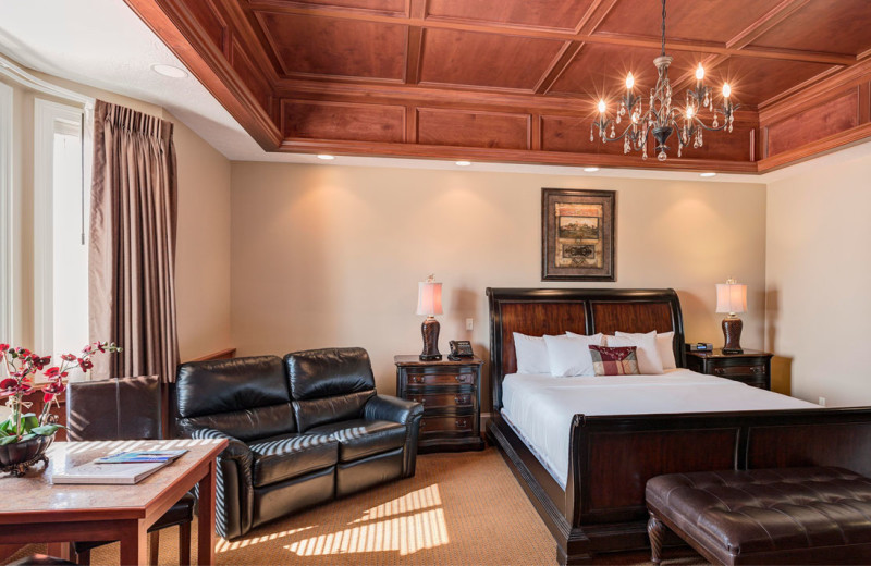 Guest room at Berlin Hotel & Suites.