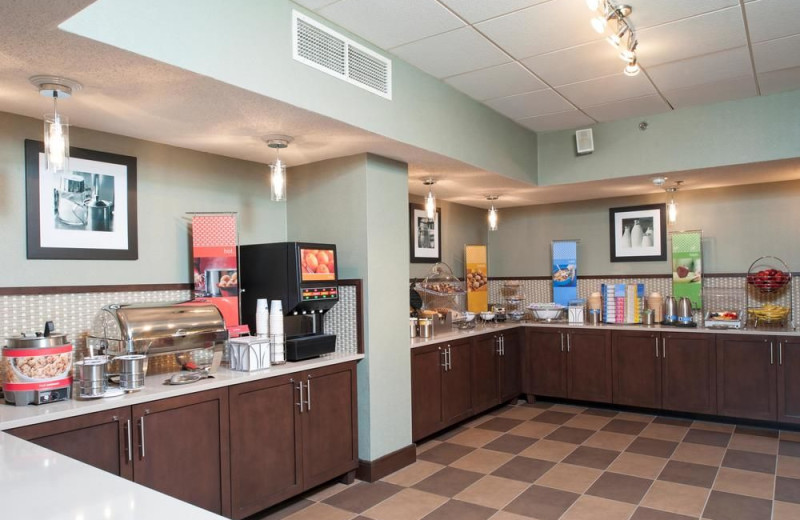 Breakfast room at Hampton Inn St. Joseph.