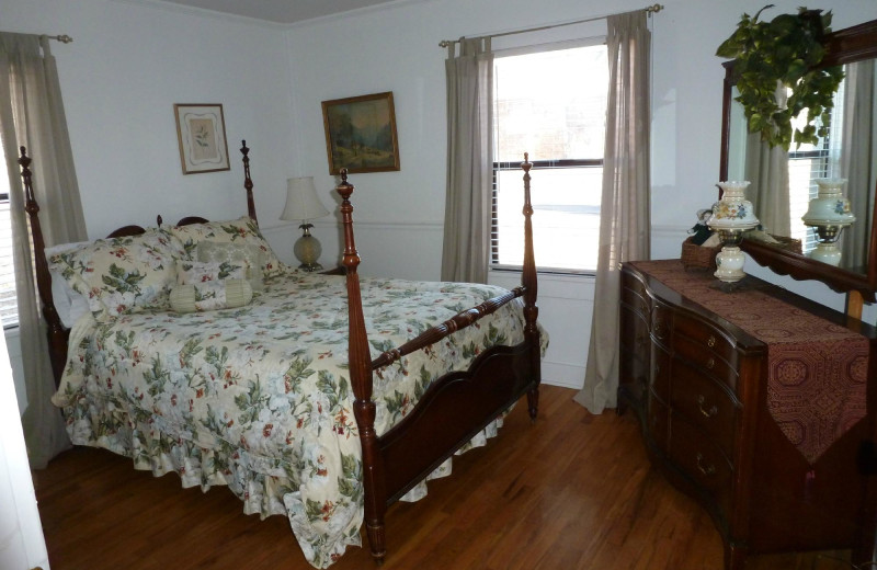 Rental bedroom at Comfi Cottages Of Flagstaff.