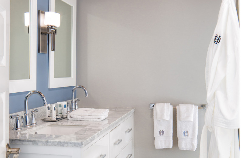 Guest bathroom at Boothbay Harbor Oceanside Golf Resort.