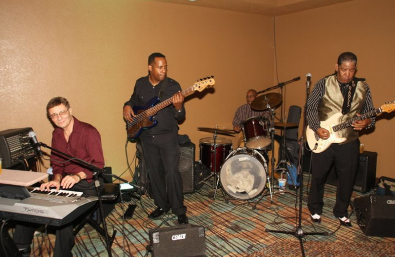 Entertainment at Rosen Inn at Pointe Orlando.