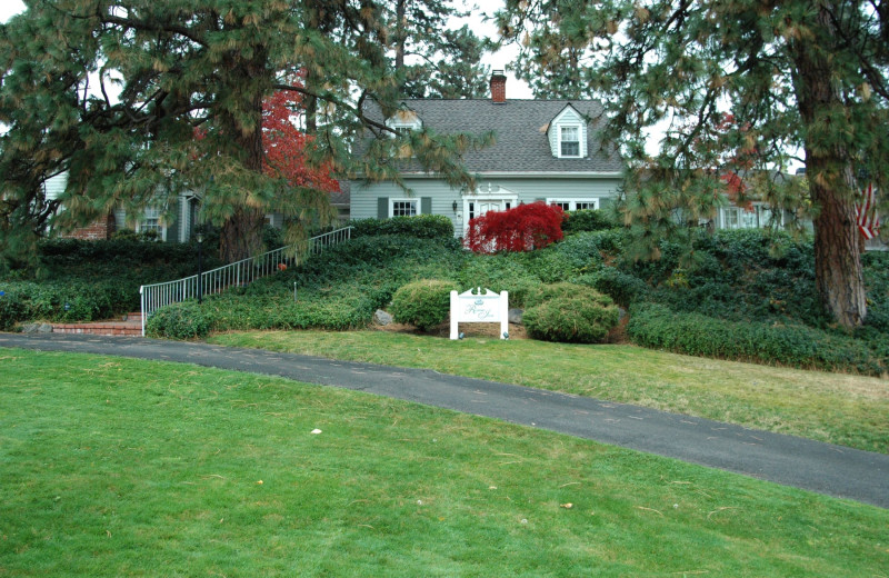 Exterior view of Romeo Inn.