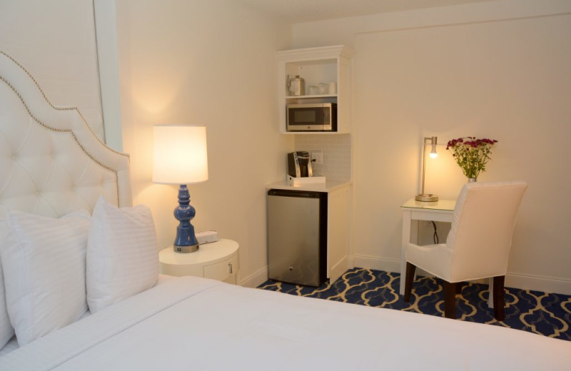 Guest room at Icona Cape May.
