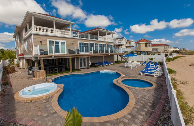 Rental outdoor pool at Sandbridge Realty.