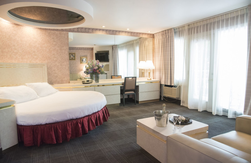 Guest room at Cove Haven Entertainment Resorts.