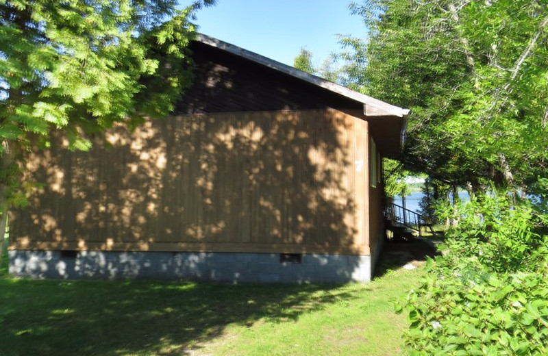 Cottage exterior at Evergreen Resort.