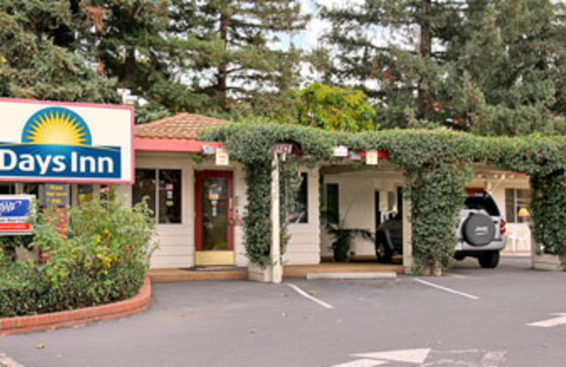 Exterior View of Days Inn Palo Alto