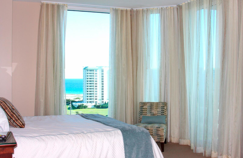Guest room at The Palms of Destin Resort & Conference Center.