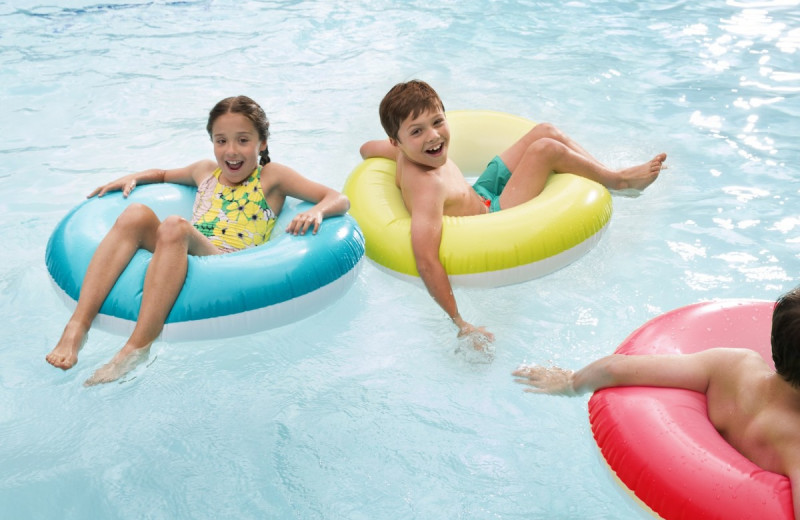 Kids in pool at Monterey Tides.