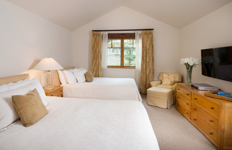 Guest room at Arrabelle at Vail Square, A RockResort.