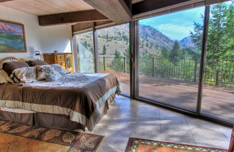 Guest bedroom at Salmon River Tours.