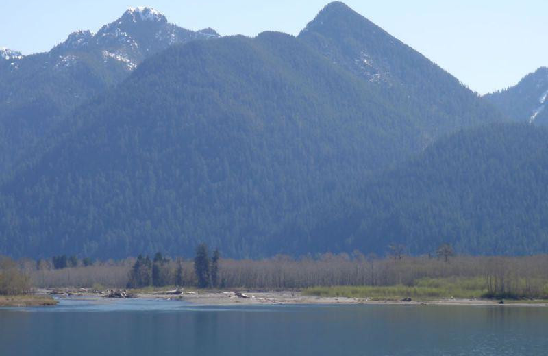 Mountains by the lake at Lochaerie Resort.