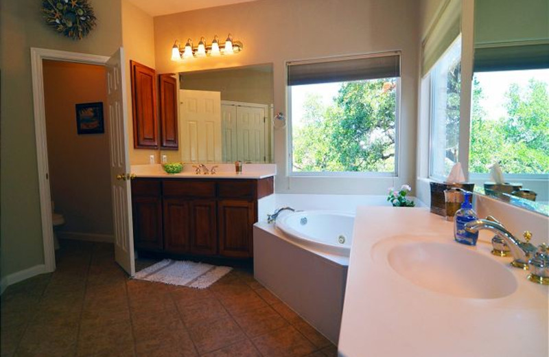 Rental bathroom at Lake Travis & Co.