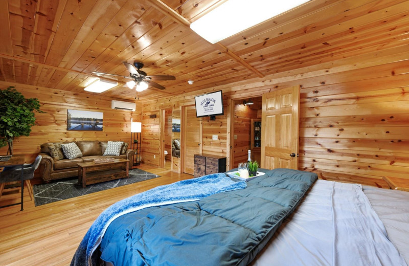 Cabin bedroom at Blue Beaver Luxury Cabins.
