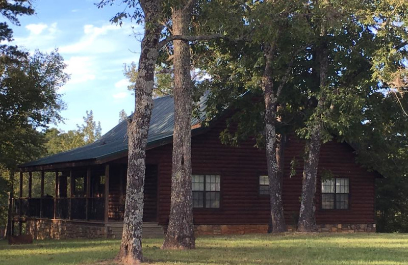 Cabin exterior at Crooked River Cabins.