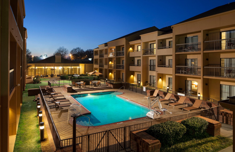 Outdoor pool at Courtyard by Marriott Memphis Park Ave East.