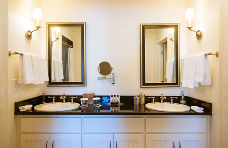 Guest bathroom at James Madison Inn.