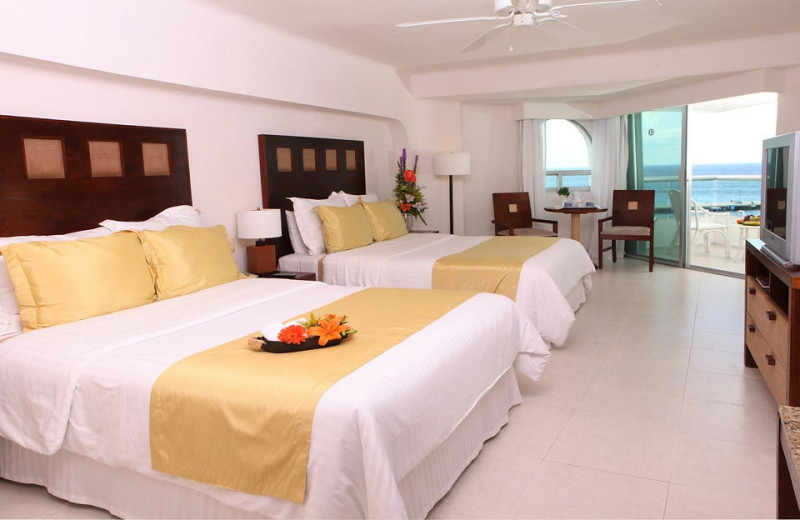 Guest room at El Cid La Ceiba.