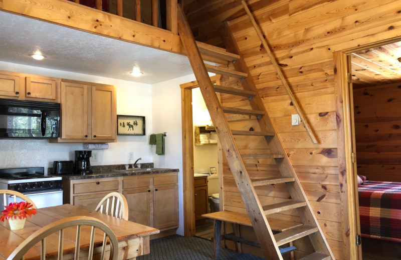 Guest room at Mountain View Lodge and Cabins.