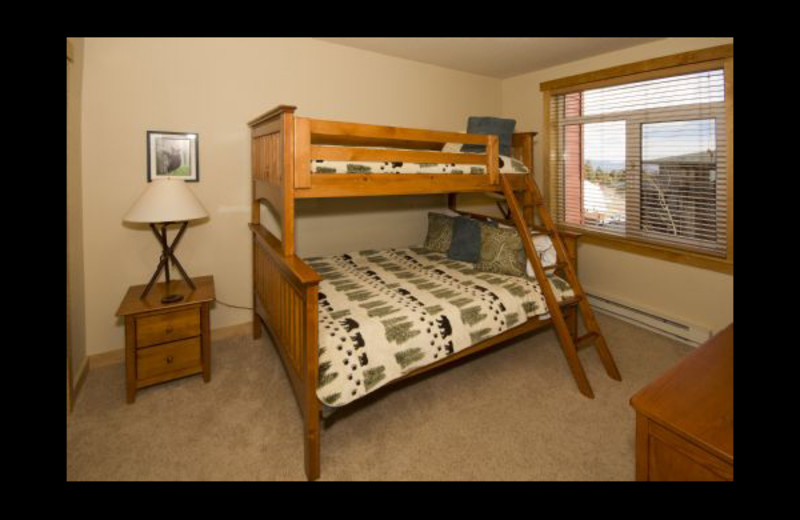 Vacation rental bunk beds at Mammoth Property Reservations.