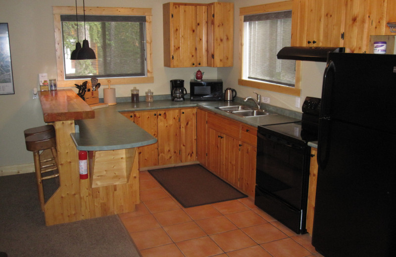 Rental kitchen at Cedar House Restaurant & Chalets.