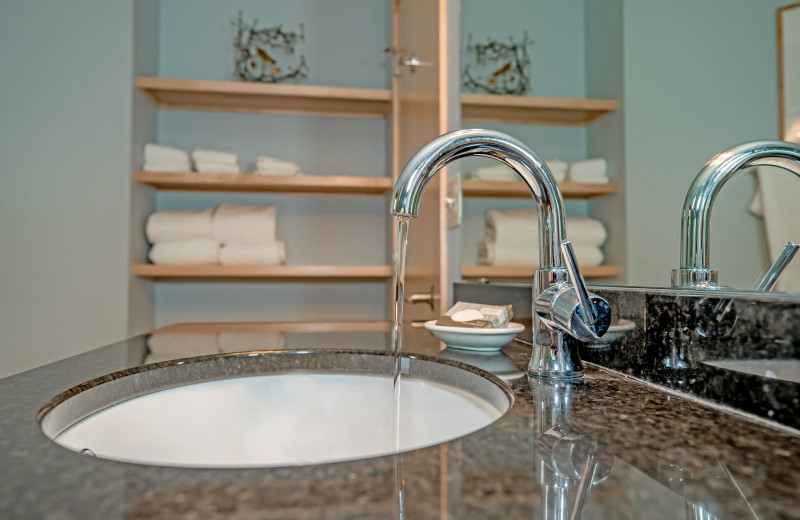 Guest bathroom at Surfside on Lake Superior.