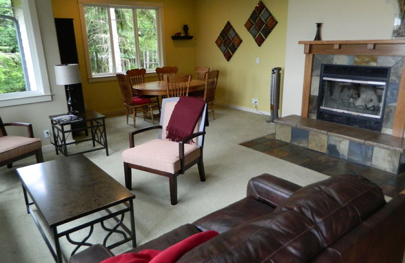 Living room at Blue Mountain Retreat.