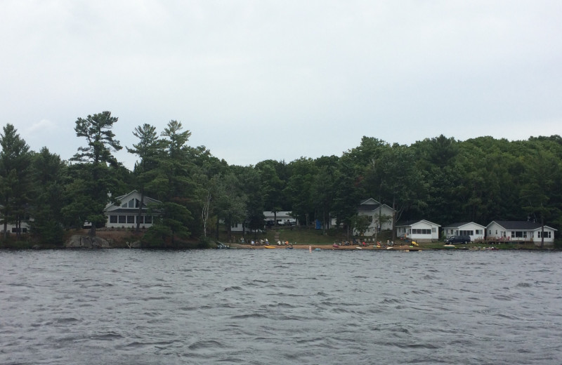 Exterior view of 7 Mile Pinecrest Resort.