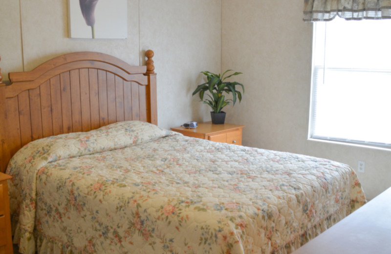 Guest bedroom at Mark Twain Landing.