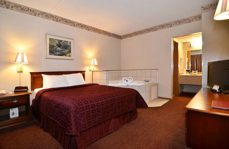Whirlpool Suite at Comfort Inn West