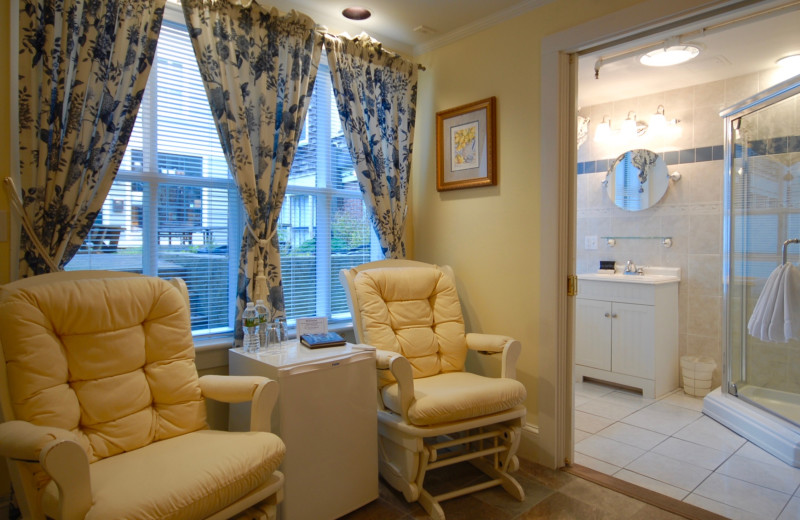 Guest room at Admiral Fitzroy Inn.