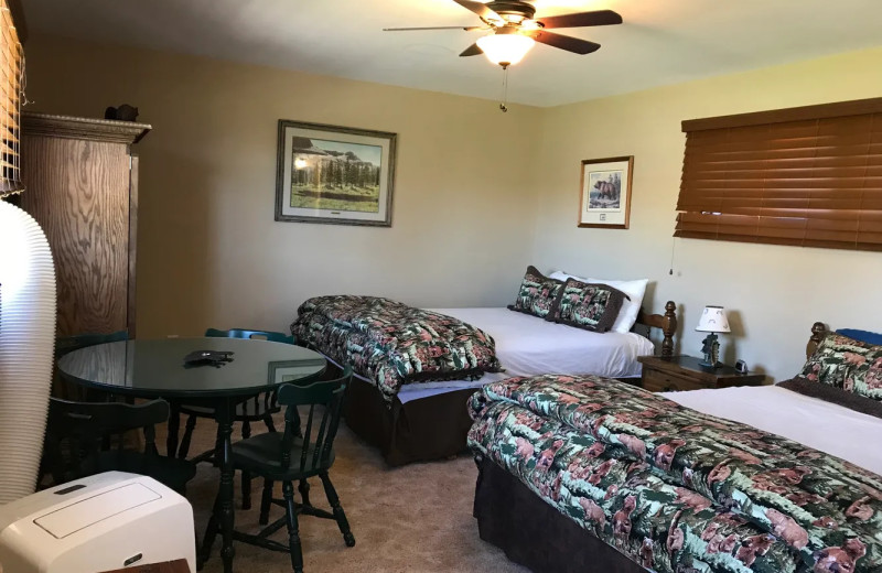 Cabin bedroom at Lakeview Lodge 307.