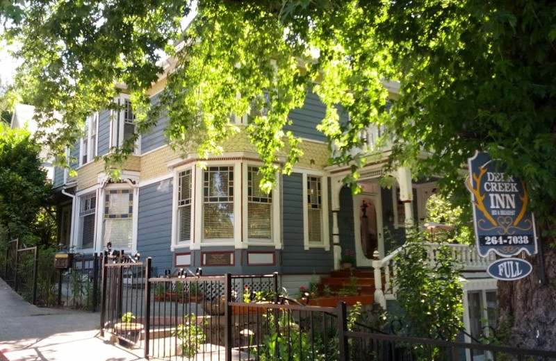 Exterior view of Deer Creek Inn.