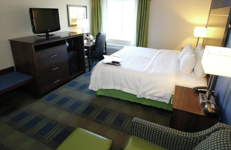 Guest room at Hampton Inn Sandusky-Central.