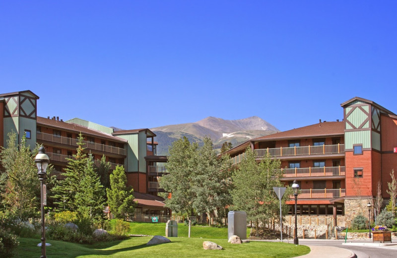 Exterior view of Great Western Lodging.