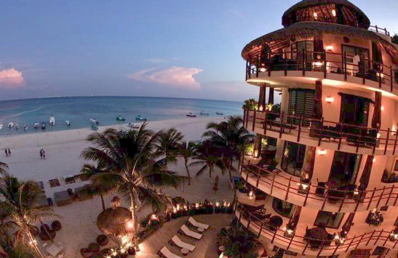 Exterior view of Condo Hotels Playa Del Carmen.