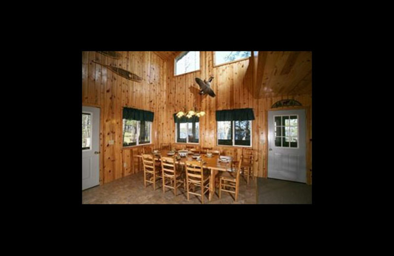 Cabin dining room at Broadwater Lodge.