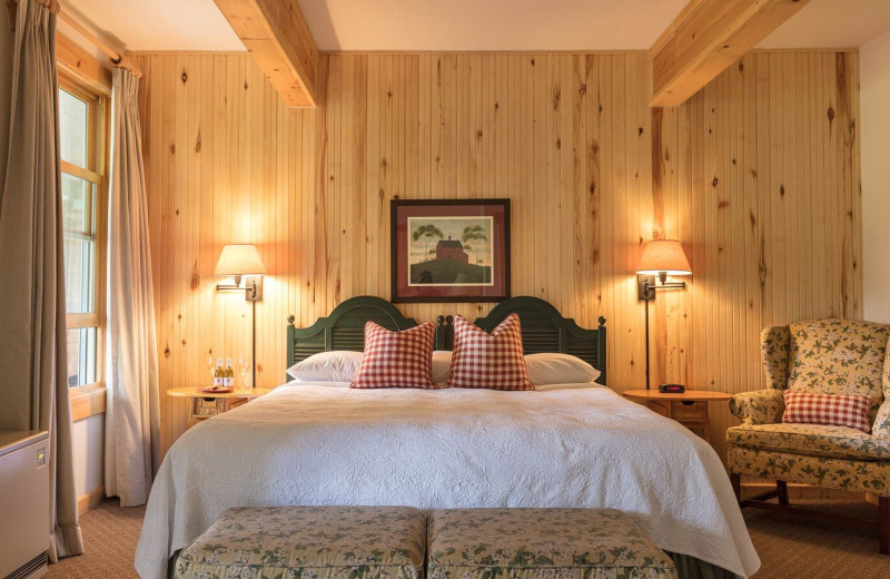 Guest bedroom at 4UR Ranch.