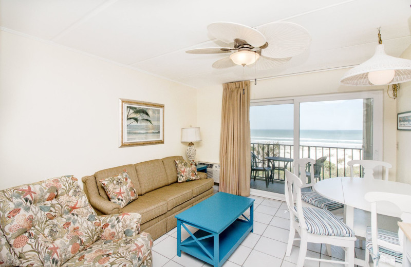 Guest living room at Beacher's Lodge Oceanfront Suites.