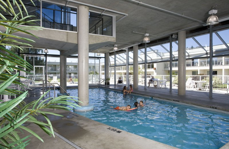 Indoor pool at Best Western Inn - Kelowna.