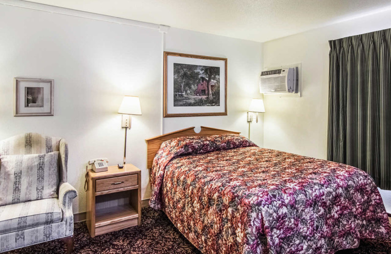 Guest room at Rodeway Inn - Fergus Falls.