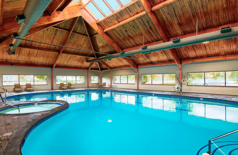 Indoor pool at Thomas Edison Inn.