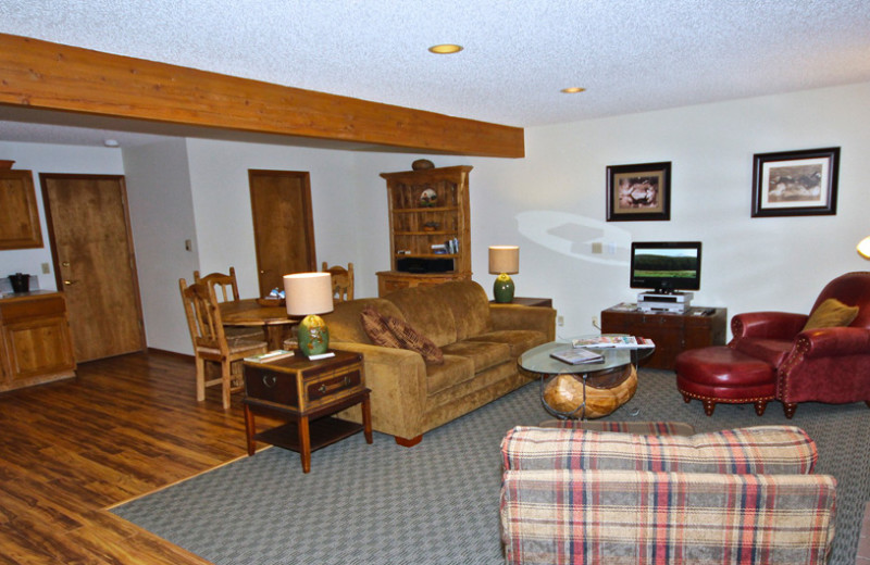 Guest living room at Boulder Brook on Fall River.