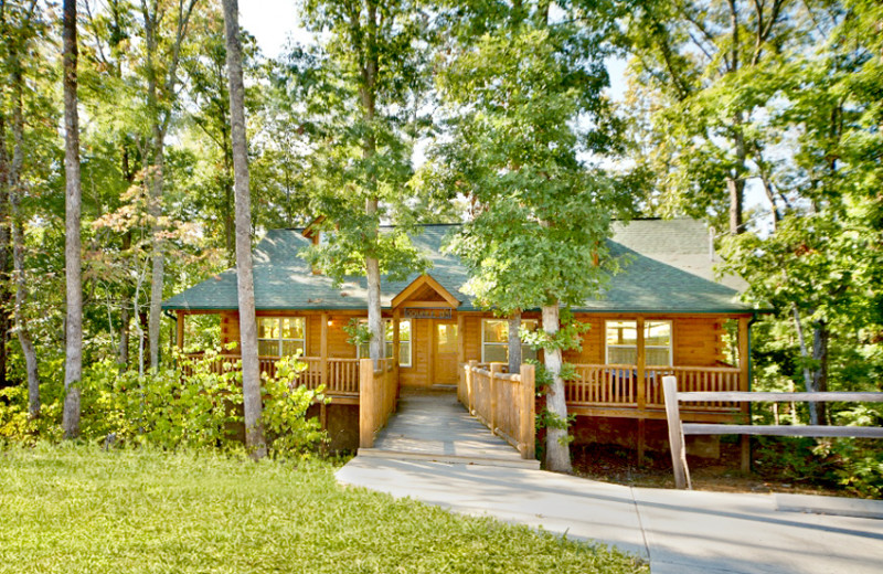 Cabin exterior at SmokyMountains.com.