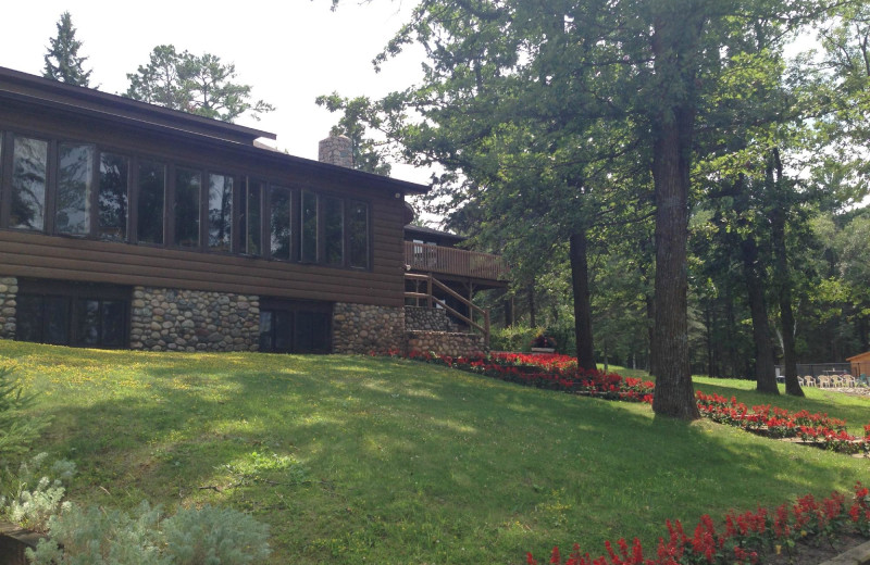 Exterior view of Timberlane Resort.