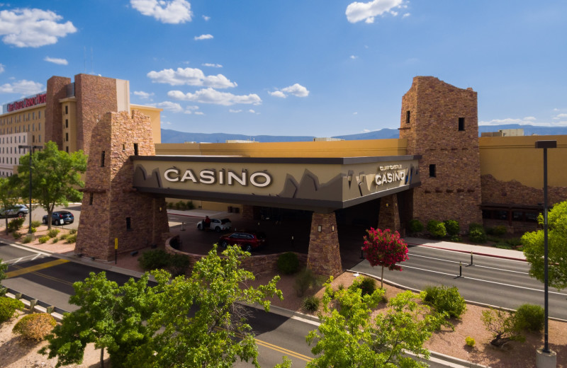 Exterior view of Lodge At Cliff Castle Casino.