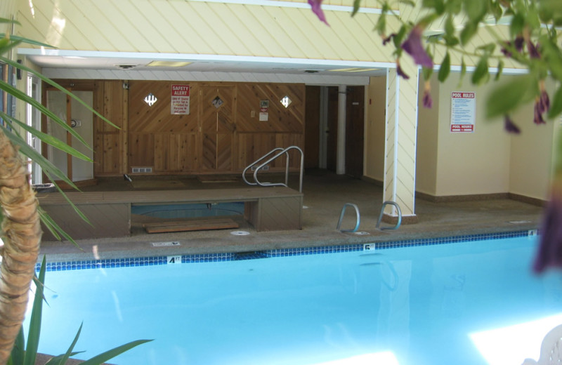 Pool at Cathedral Ledge Resort.