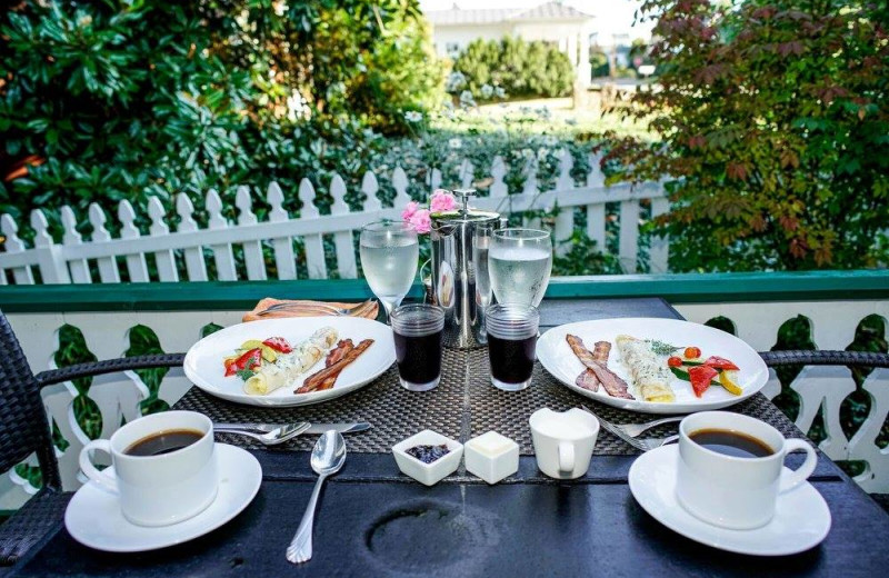 Patio at Foster Harris House Bed & Breakfast.